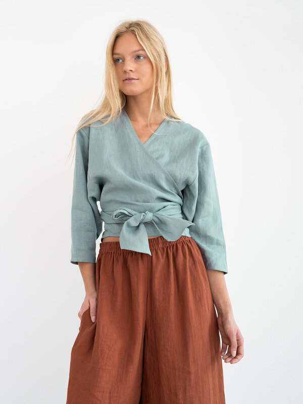 Bild 1 von CLAIRE Leinenwickeltop in Dark turquoise, you can also choose other colors above von Love and Confuse