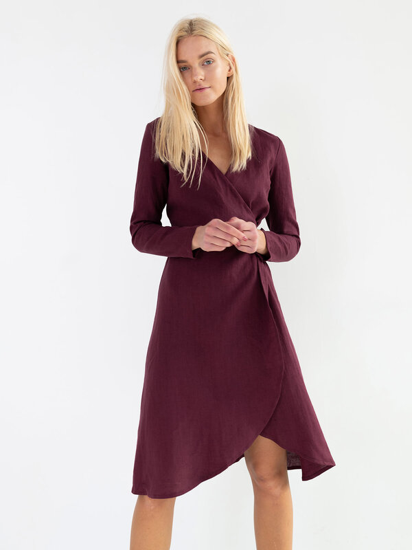 Bild 1 von CLAUDIA Leinenwickelkleid mit langen Ärmeln in Eggplant, you can also choose other colors above von Love and Confuse
