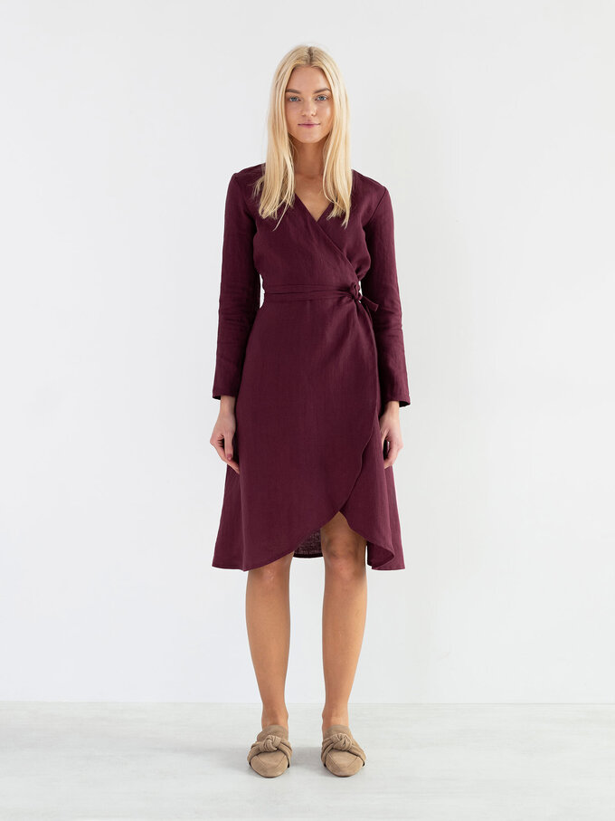 Bild 2 von CLAUDIA Leinenwickelkleid mit langen Ärmeln in Eggplant, you can also choose other colors above von ALBERALKIRK