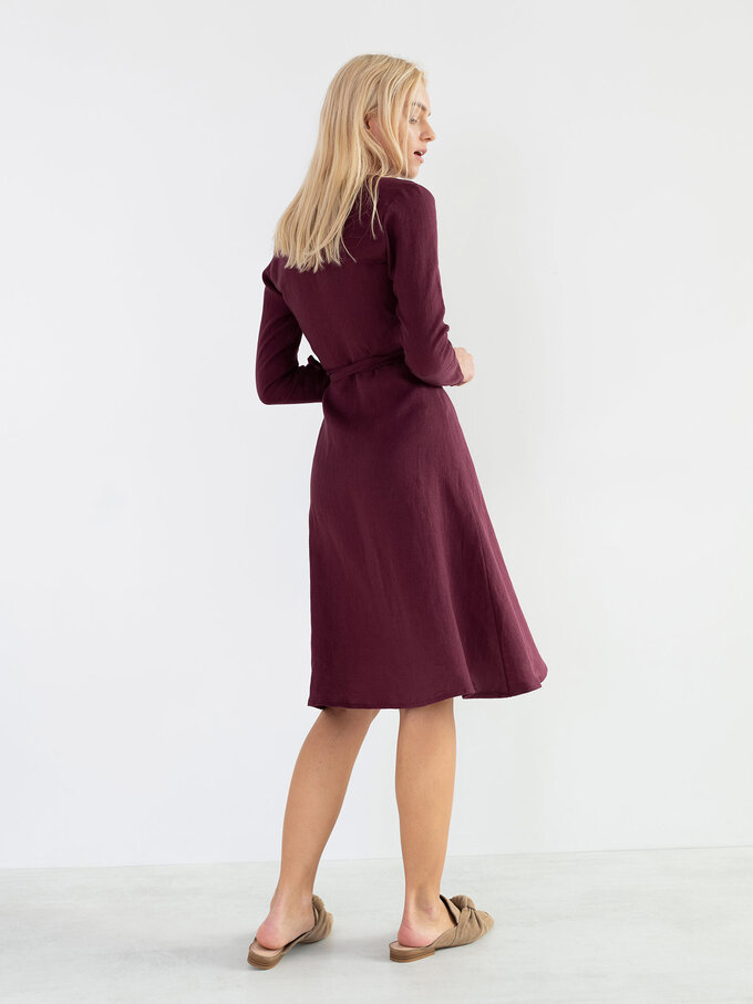 Bild 5 von CLAUDIA Leinenwickelkleid mit langen Ärmeln in Eggplant, you can also choose other colors above von ALBERALKIRK