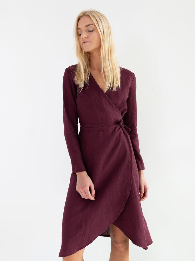 Bild 6 von CLAUDIA Leinenwickelkleid mit langen Ärmeln in Eggplant, you can also choose other colors above von ALBERALKIRK
