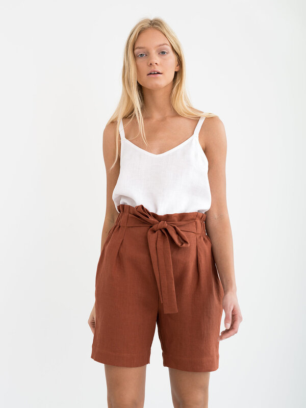 Bild 1 von CORA Leinen Shorts in von Love and Confuse