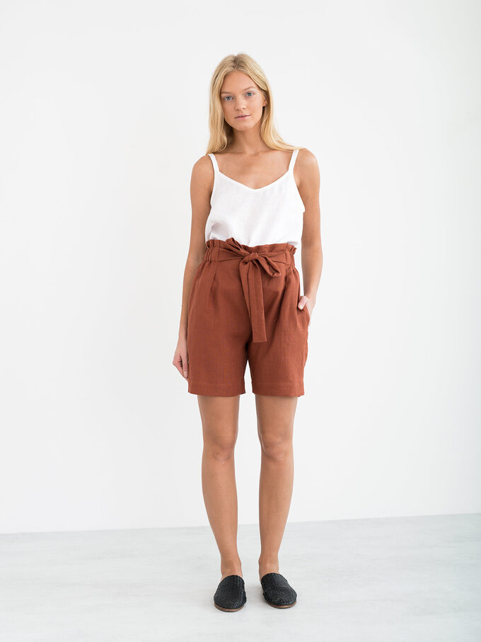 Bild 2 von CORA Leinen Shorts in von ALBERALKIRK