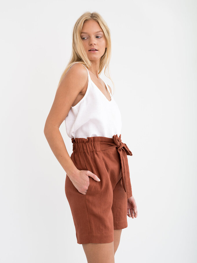 Bild 3 von CORA Leinen Shorts in von ALBERALKIRK