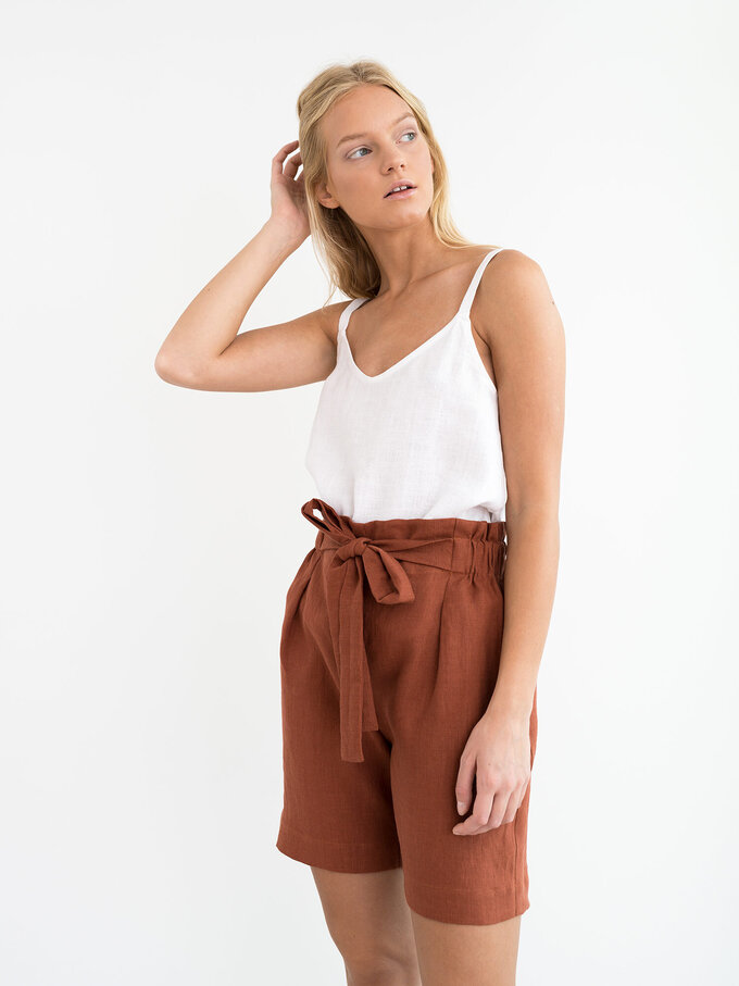 Bild 5 von CORA Leinen Shorts in von ALBERALKIRK