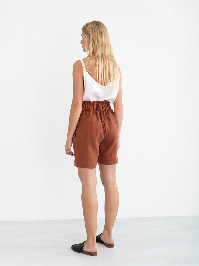 Bild 6 von CORA Leinen Shorts in von ALBERALKIRK