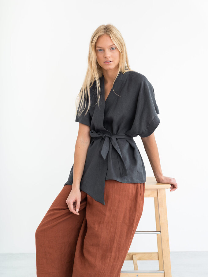 Bild 2 von ELI Leinenkimono-Top in Dark grey, you can also choose other colors above von ALBERALKIRK