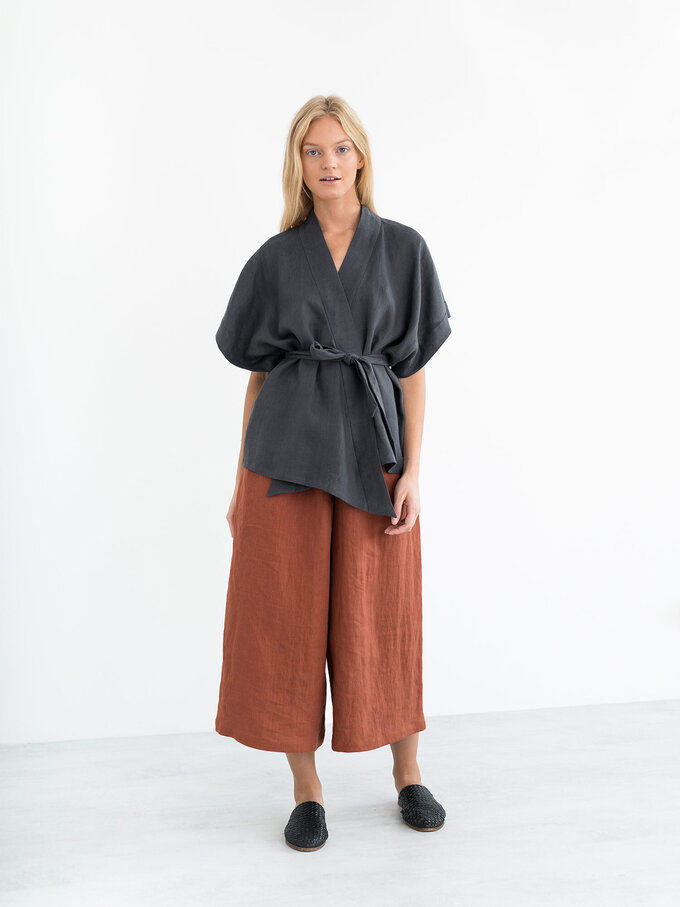 Bild 4 von ELI Leinenkimono-Top in Dark grey, you can also choose other colors above von ALBERALKIRK