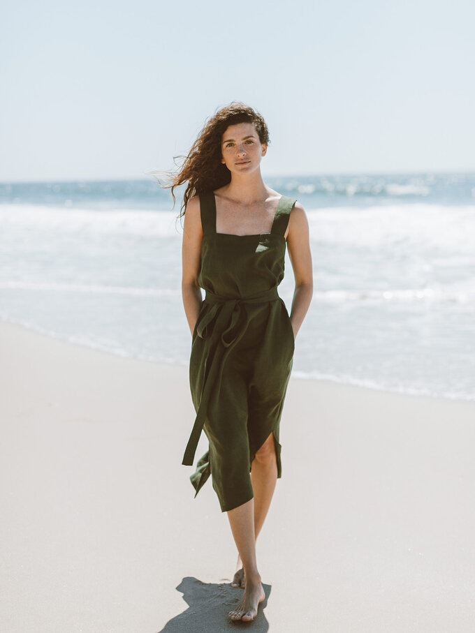 Bild 2 von ELLIDY Leinenkleid mit breiten Trägern in Forest green, you can also choose other colors above von ALBERALKIRK