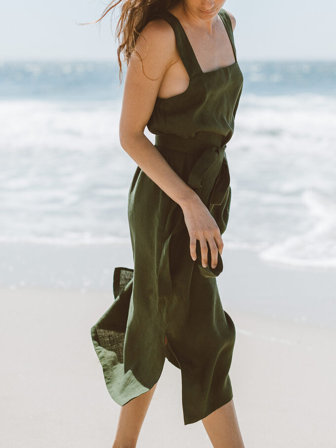 Bild 4 von ELLIDY Leinenkleid mit breiten Trägern in Forest green, you can also choose other colors above von ALBERALKIRK