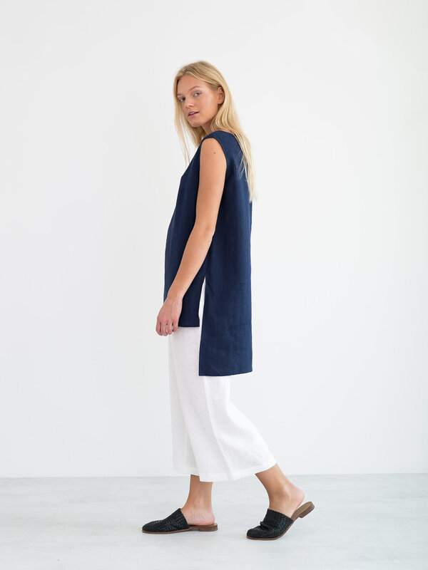 Bild 1 von HEATHER - Asymmetrisches Leinen-Tunika-Top in Navy blue, you can also choose other colors above von Love and Confuse