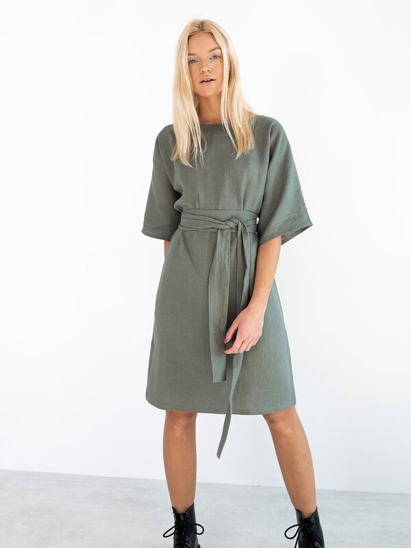 Bild 1 von ISABEL Leinenkleid in Sage green, you can also choose other colors above von Love and Confuse