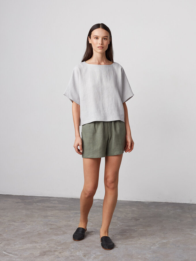 Bild 5 von ISLA - Hochgeschnittene Leinen Shorts in Sage green, you can also choose other colors above von ALBERALKIRK