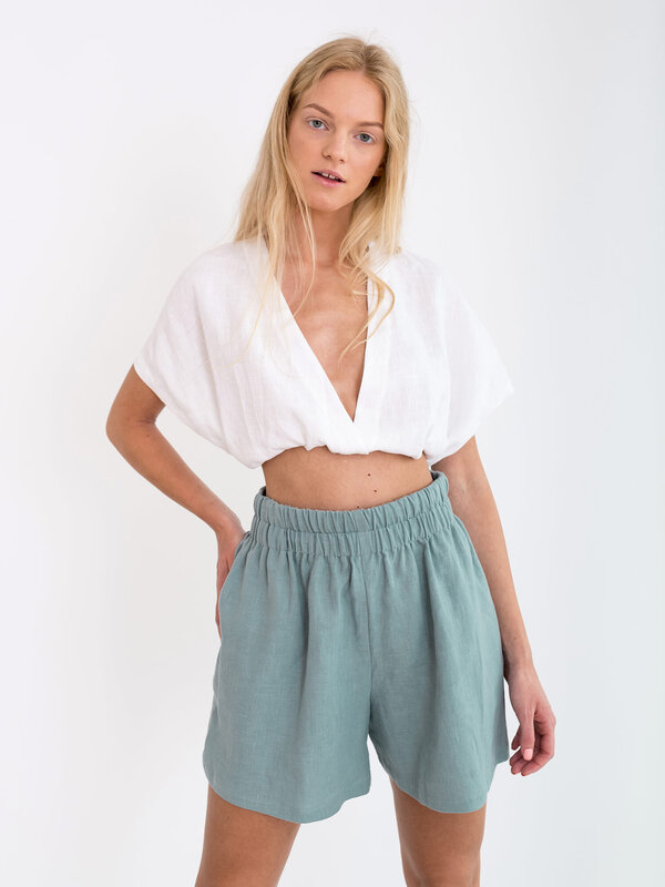 Bild 1 von ISLA - Hochgeschnittene Leinen Shorts in Dark turquoise, you can also choose other colors above von Love and Confuse