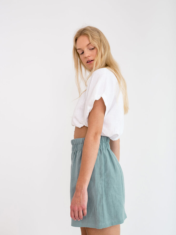 Bild 3 von ISLA - Hochgeschnittene Leinen Shorts in Dark turquoise, you can also choose other colors above von ALBERALKIRK