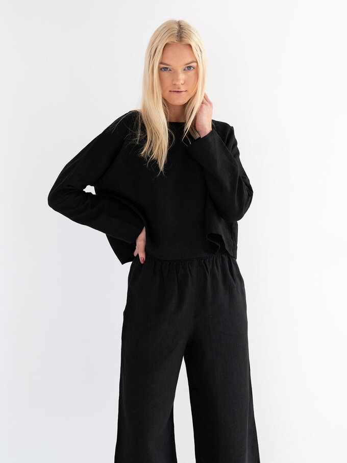 Bild 2 von IVY - Locker Geschnittenes, Kurzes Leinentop in Black, you can also choose other colors above von ALBERALKIRK