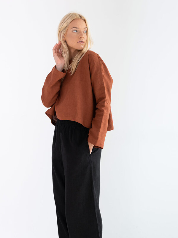 Bild 1 von IVY - Locker Geschnittenes, Kurzes Leinentop in Rust, you can also choose other colors above von Love and Confuse