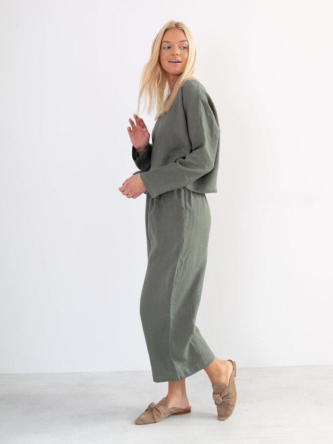 Bild 3 von IVY - Locker Geschnittenes, Kurzes Leinentop in Sage green, you can also choose other colors above von ALBERALKIRK