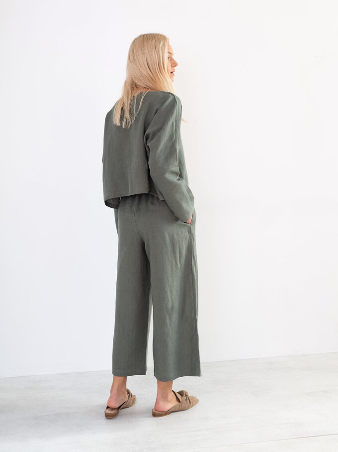 Bild 6 von IVY - Locker Geschnittenes, Kurzes Leinentop in Sage green, you can also choose other colors above von ALBERALKIRK