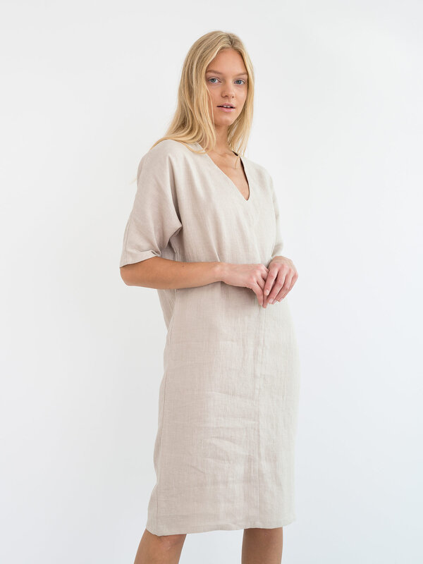 Bild 1 von JASMINE Leinenkleid in Beige, you can also choose other colors above von Love and Confuse