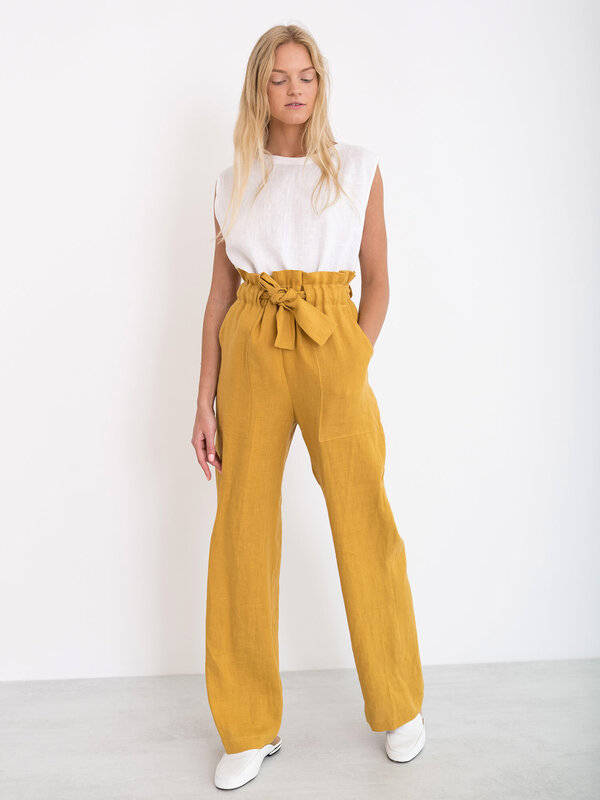 Bild 1 von JULIET - Weit geschnittene Leinenhose in Mustard, you can also choose other colors above von Love and Confuse