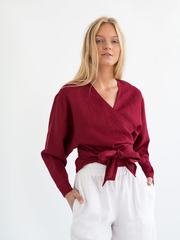 Bild 1 von JUNE Leinen Wickeltop in Cherry red, you can also choose other colors above von Love and Confuse
