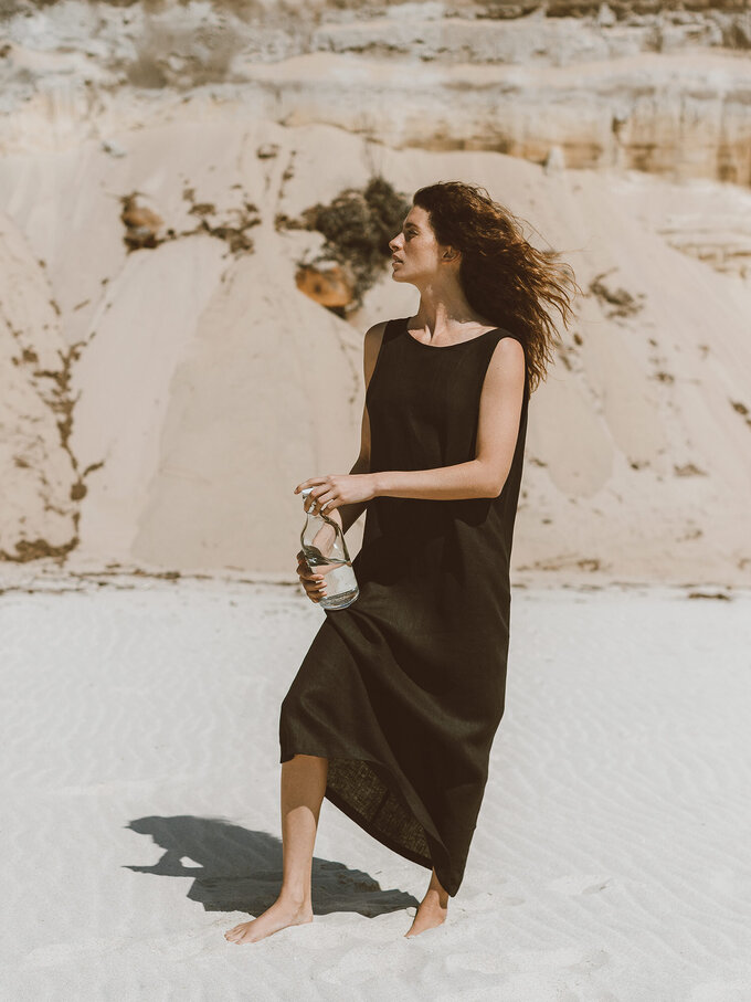 Bild 2 von KEIRA Maxikleid aus Leinen in Black, you can also choose other colors above von ALBERALKIRK