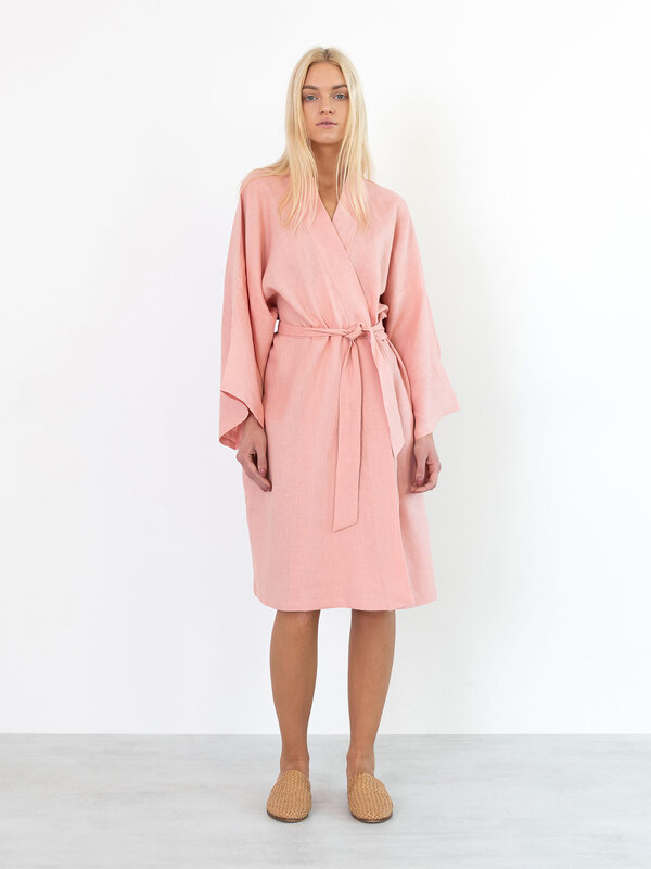 Bild 1 von LUNA Leinen Wickelkleid in Pink spanish, you can also choose other colors above von Love and Confuse