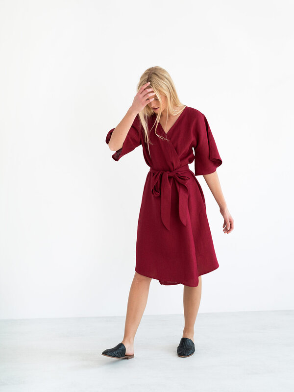 Bild 1 von MARY Leinen Wickelkleid in von Love and Confuse