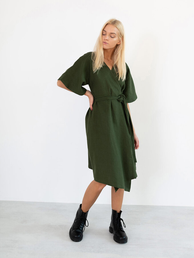 Bild 5 von MARY Leinen Wickelkleid in Forest green, you can also choose other colors above von ALBERALKIRK