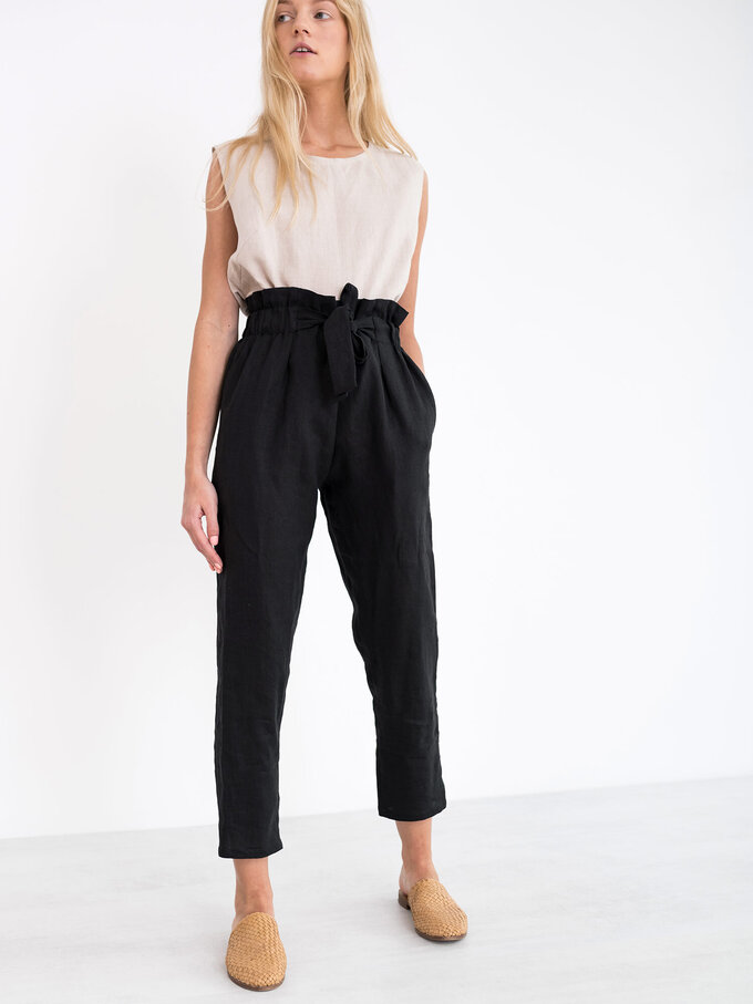 Bild 2 von NOAH - Hochgeschnittene Leinenhose mit Paperbag-Bund in Black, you can also choose other colors above von ALBERALKIRK
