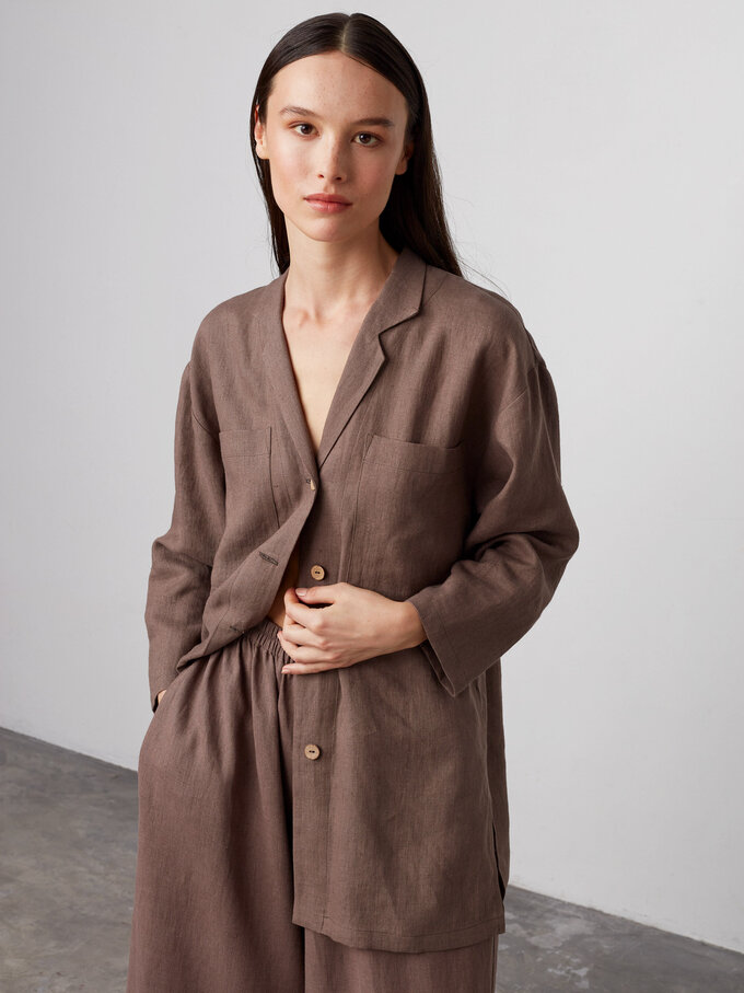 Bild 4 von ROSEMARY Oversize Leinenhemd in Cocoa, you can also choose other colors above von ALBERALKIRK