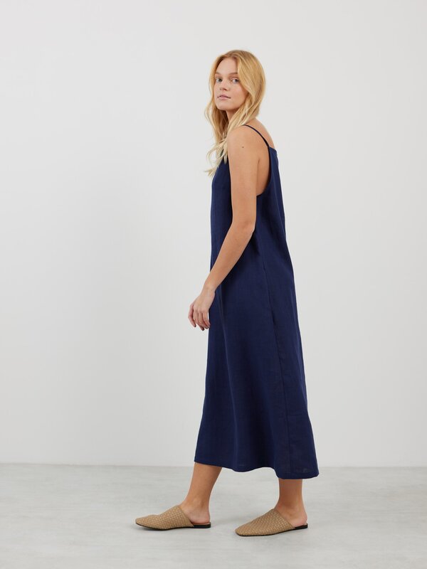 Bild 1 von ADALINE Leinen Trägerkleid mit eckigem Ausschnitt in Marineblau von ALBERALKIRK