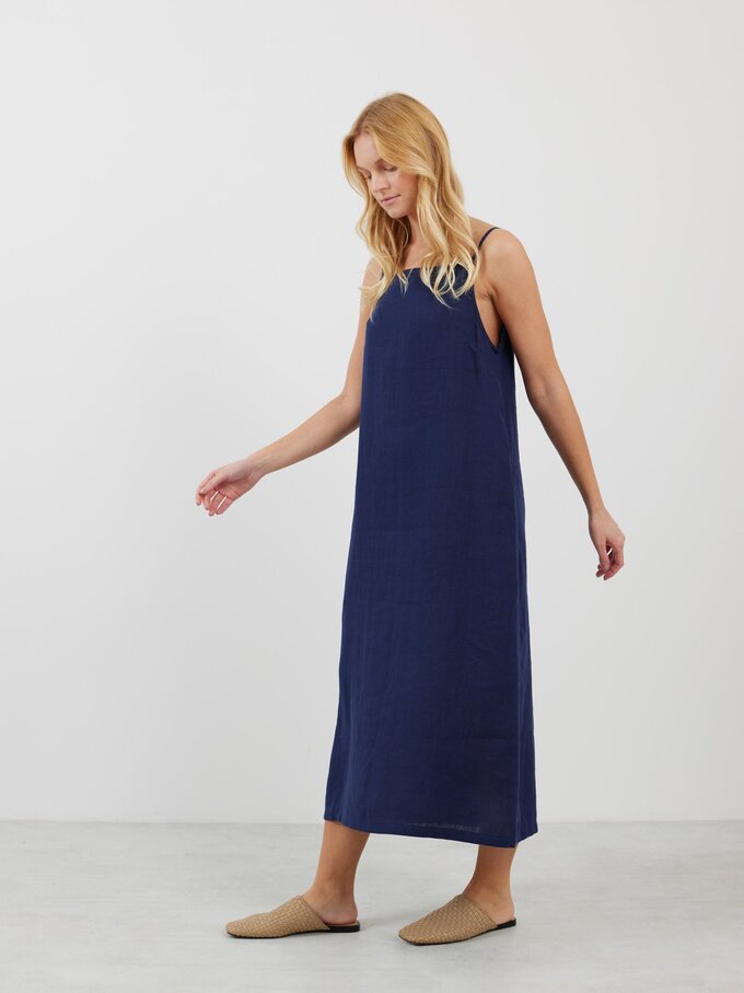 Bild 4 von ADALINE Leinen Trägerkleid mit eckigem Ausschnitt in Marineblau von Love and Confuse