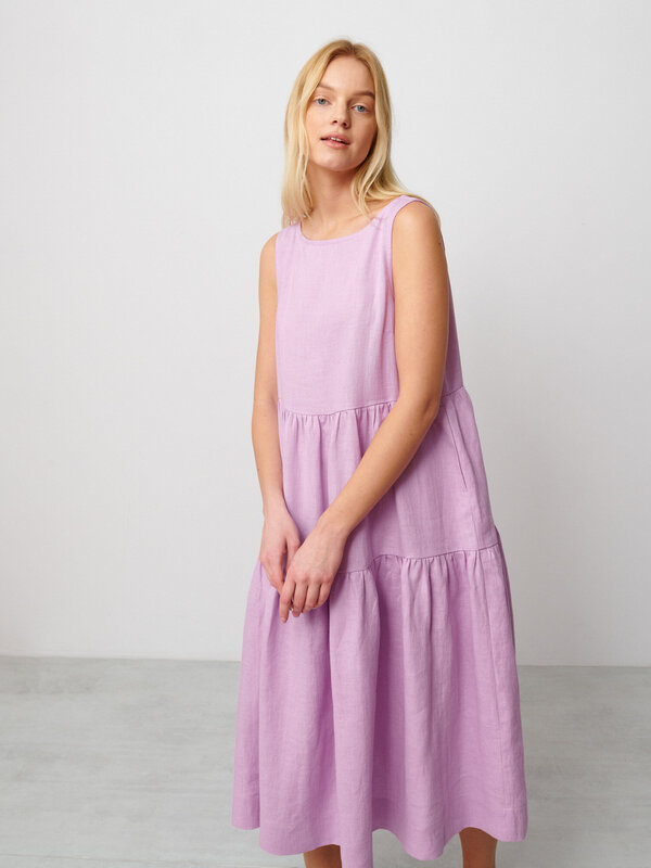 Bild 1 von AGOTA Ärmelloses Leinen Midikleid in Lilac, you can also choose other colors above von Love and Confuse