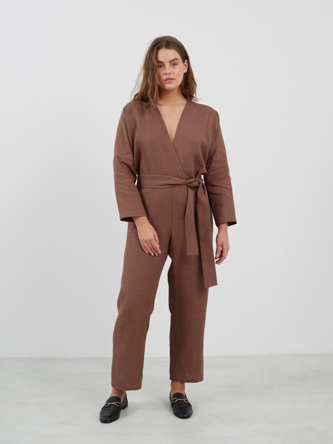Bild 4 von ATLAS Leinen Jumpsuit mit langen Ärmeln in von Love and Confuse