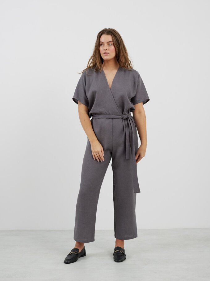 Bild 2 von AURORA Leinen Jumpsuit in von Love and Confuse