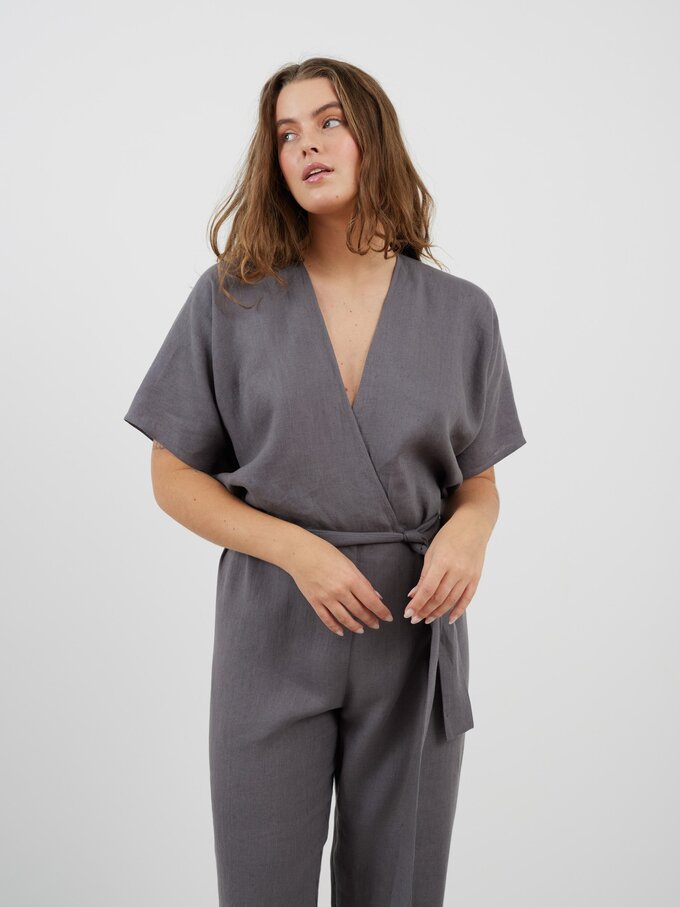 Bild 3 von AURORA Leinen Jumpsuit in von Love and Confuse