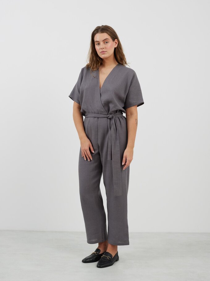 Bild 4 von AURORA Leinen Jumpsuit in von Love and Confuse