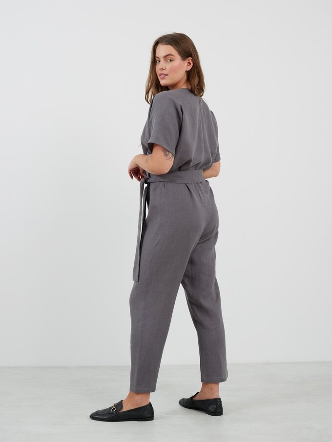 Bild 5 von AURORA Leinen Jumpsuit in von Love and Confuse