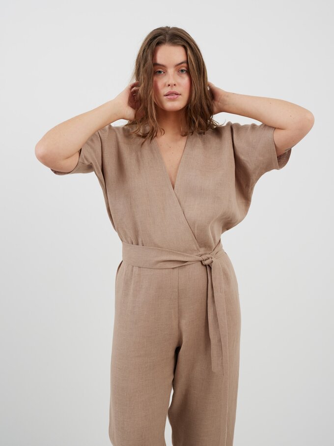 Bild 3 von AURORA Leinen Jumpsuit in von Love and Confuse