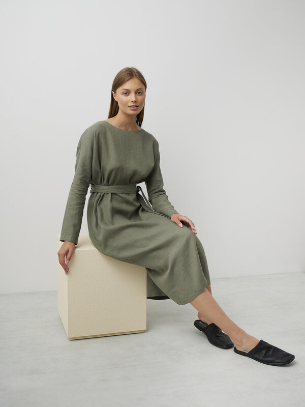 Bild 1 von DAWN Leinenkleid Midi & Maxi in Sage Green, you can also choose other colors above von Love and Confuse