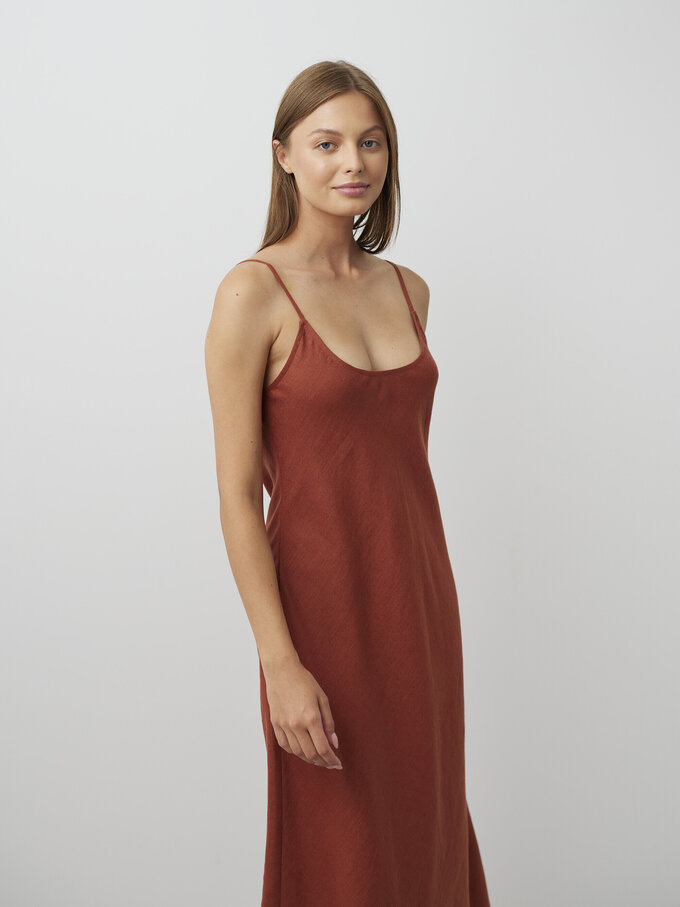 Bild 3 von DIORA - Figurbetontes Midikleid aus Leinen in Rust, you can also choose other colors above von ALBERALKIRK