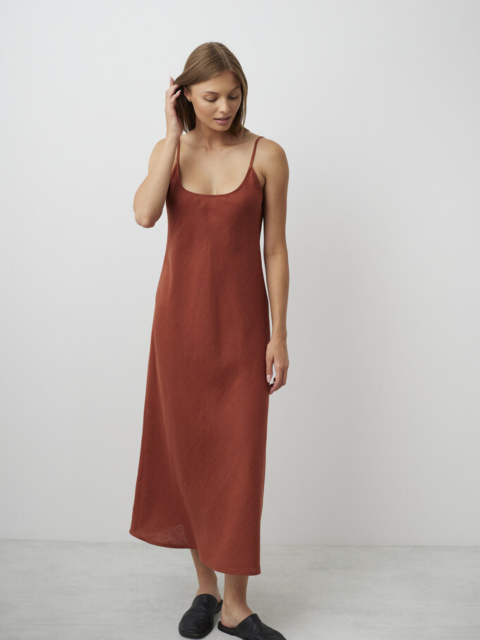 Bild 4 von DIORA - Figurbetontes Midikleid aus Leinen in Rust, you can also choose other colors above von ALBERALKIRK