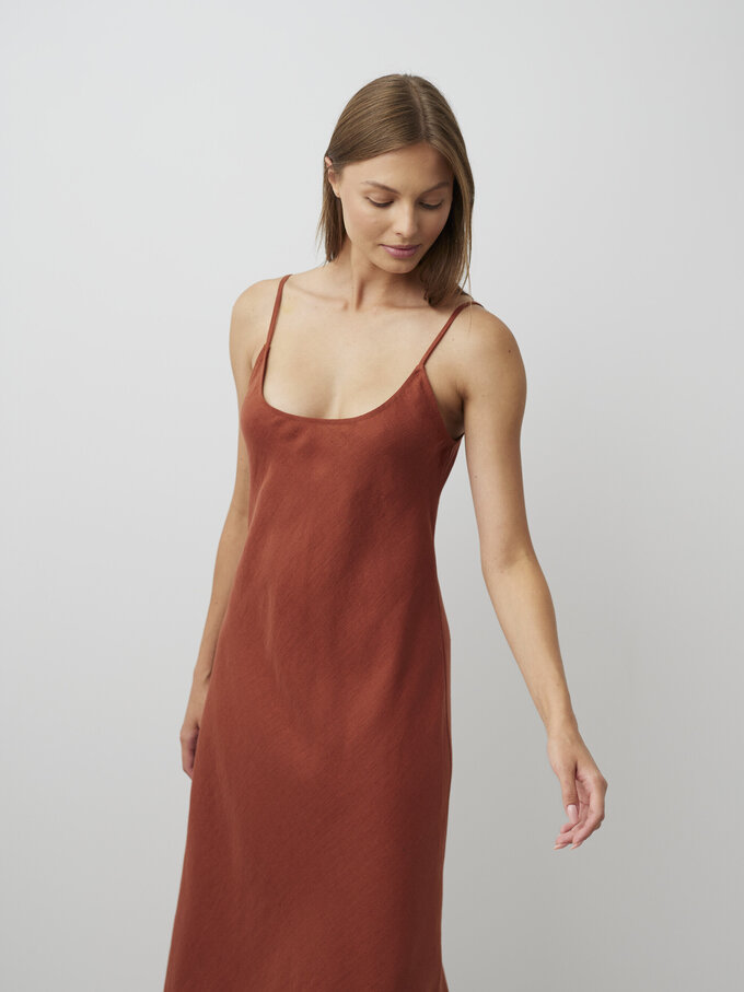 Bild 5 von DIORA - Figurbetontes Midikleid aus Leinen in Rust, you can also choose other colors above von ALBERALKIRK