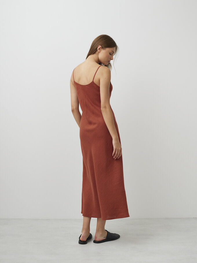 Bild 6 von DIORA - Figurbetontes Midikleid aus Leinen in Rust, you can also choose other colors above von ALBERALKIRK