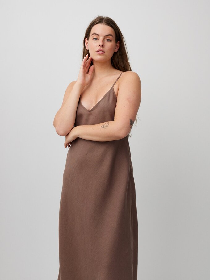 Bild 1 von FREJA - Figurbetontes Leinenkleid mit Spaghettiträgern in von ALBERALKIRK