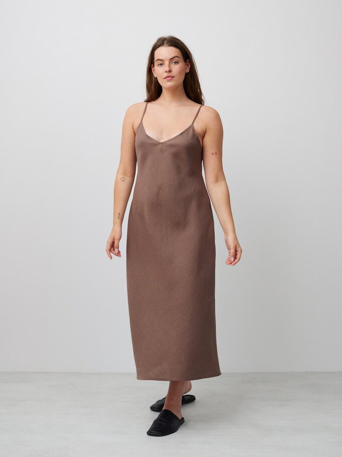 Bild 4 von FREJA - Figurbetontes Leinenkleid mit Spaghettiträgern in von ALBERALKIRK