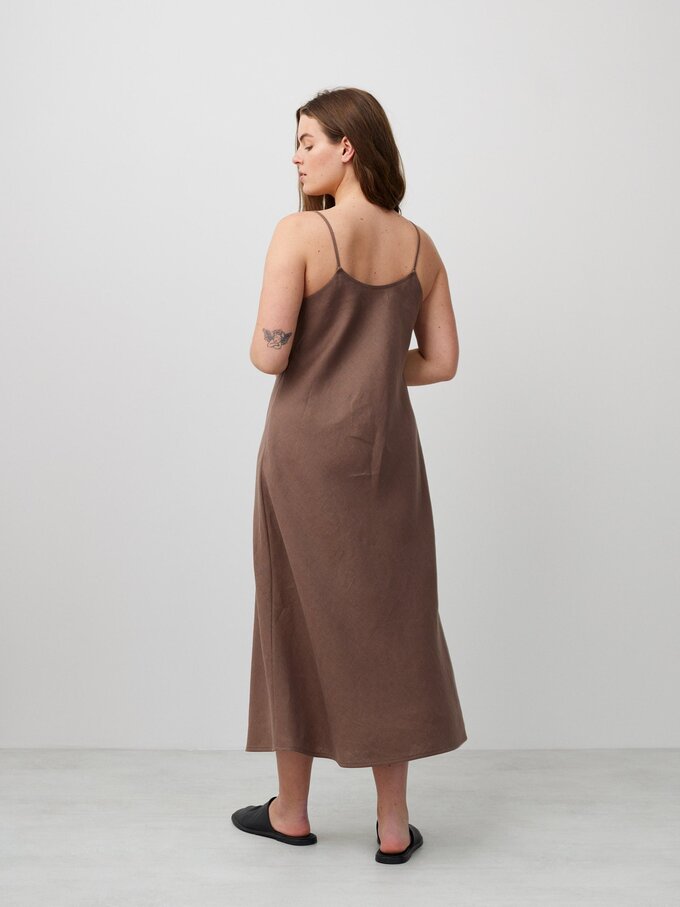 Bild 6 von FREJA - Figurbetontes Leinenkleid mit Spaghettiträgern in von ALBERALKIRK