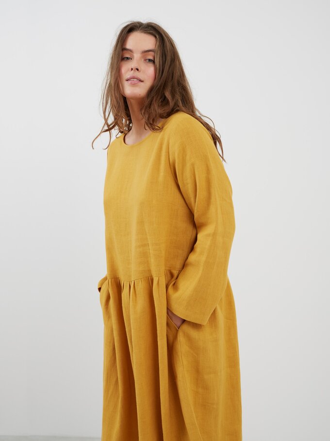 Bild 3 von GEMMA Langarm Leinenkleid in Senf von ALBERALKIRK